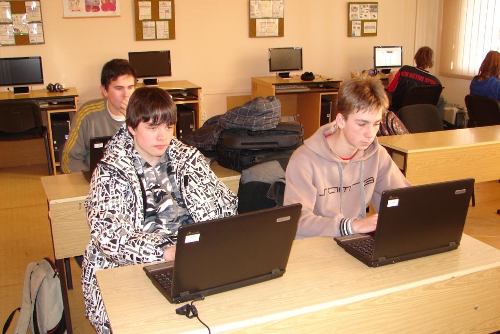 Děti pracující na počítači