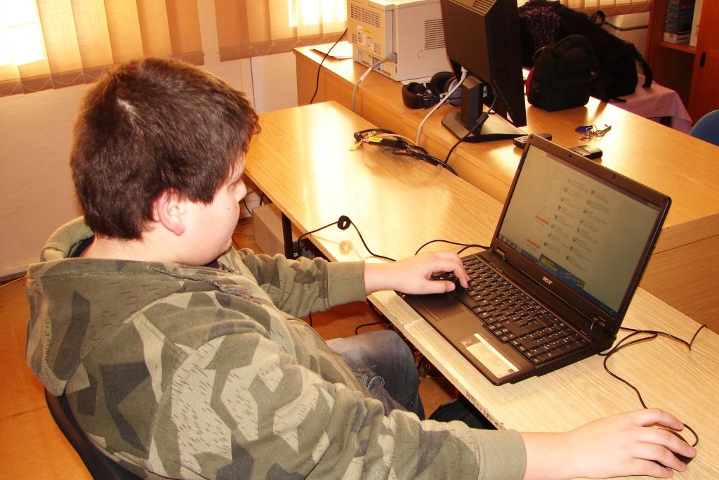 Děti pracující na počítači
